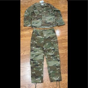 Unisex Army Combat Uniform Green Camouflage Insect Repellant Pockets L New